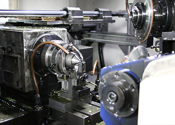 公司始創(chuàng)于1998年，以專業(yè)研發(fā)、制造軸承圈自動(dòng)車各類鋼管切割機(jī)床系列產(chǎn)品